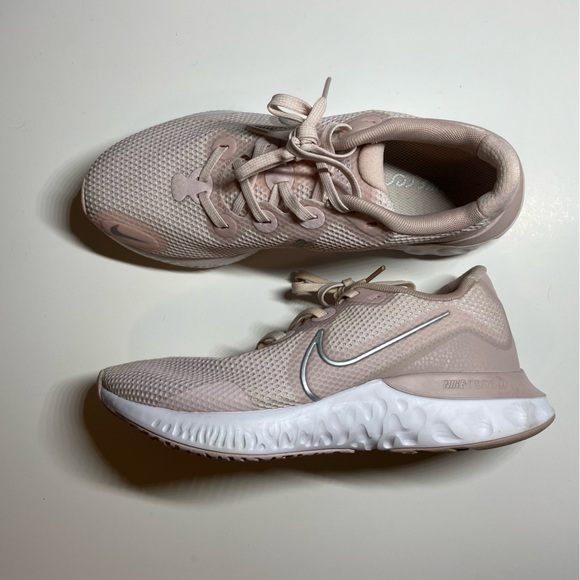Nike Renew Run Barely Rose - Women’s US 9 - Picture 1 of 4